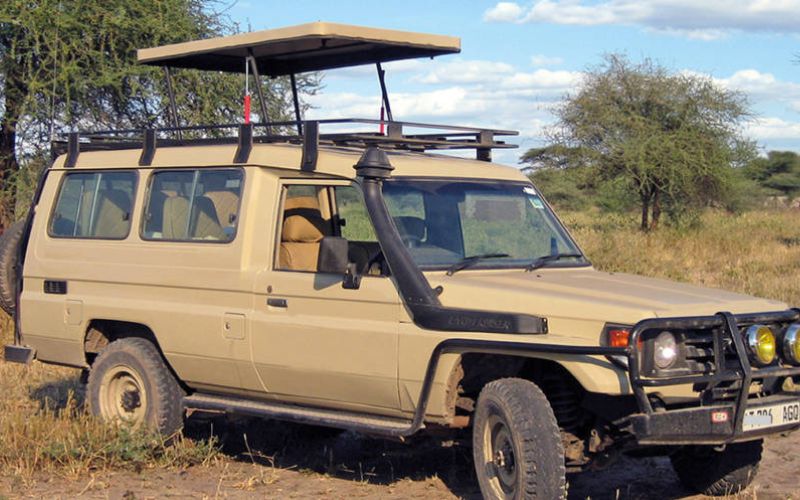 Rent a Safari Land Cruiser in Uganda