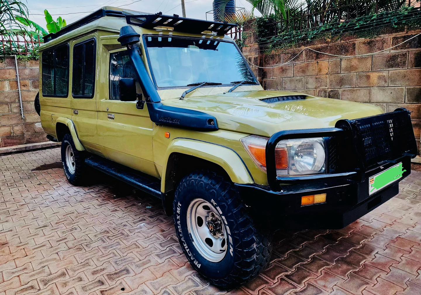 4x4-landcruiser-extended with popup roof-car rental in uganda