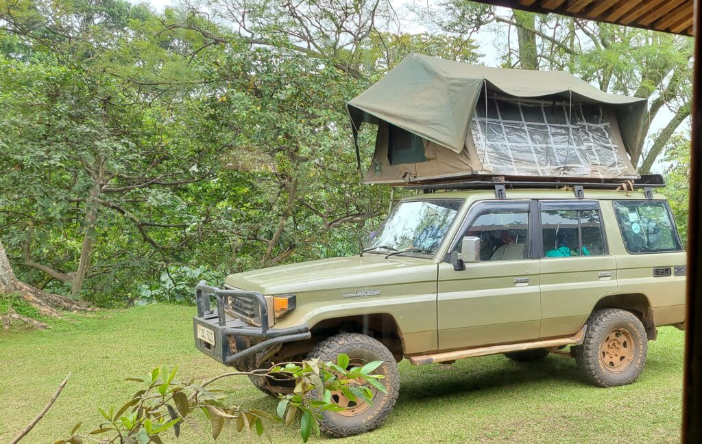 Landcruiser Hardtop with a rooftop tent