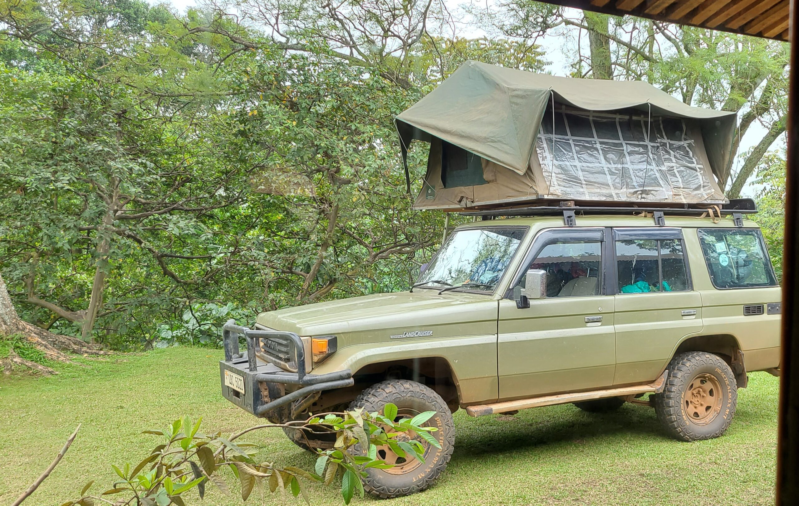 Landcruiser Hardtop with a rooftop tent