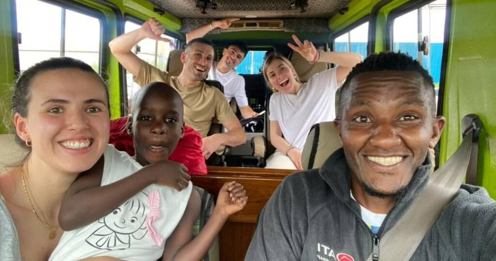 car-hire-with-driver-4x4-car-hire-with-driver-Uganda@4wdcarrentaluganda