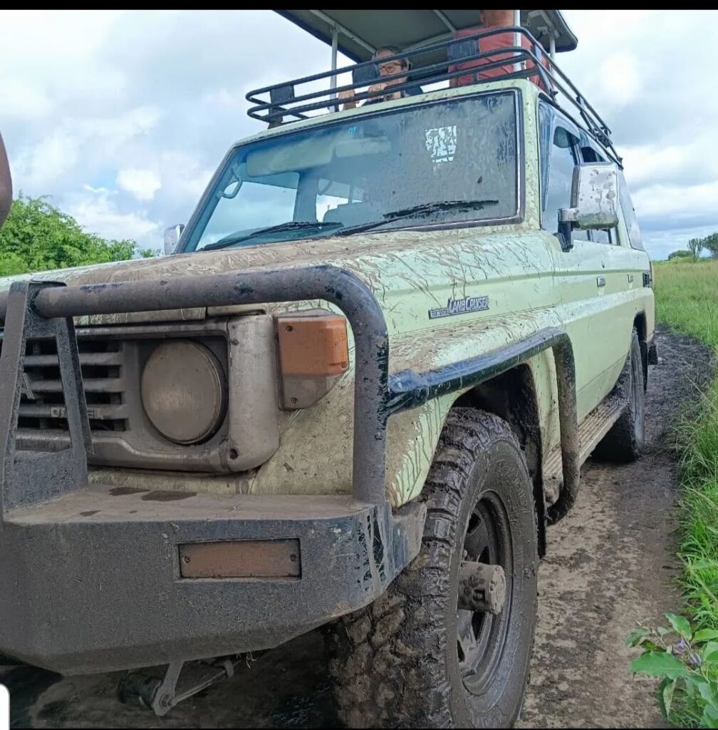 landcruiser-hardtop-4x4-car-rental-4wd-car-rental-uganda