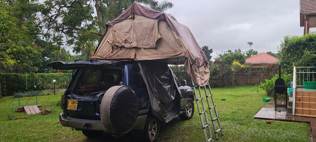 4x4-Landcruiser-with-family-rooftop-tent.jpeg