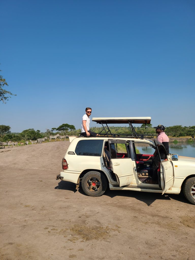 4x4-Land-cruiser-V8-hire-with-a-driver-guide