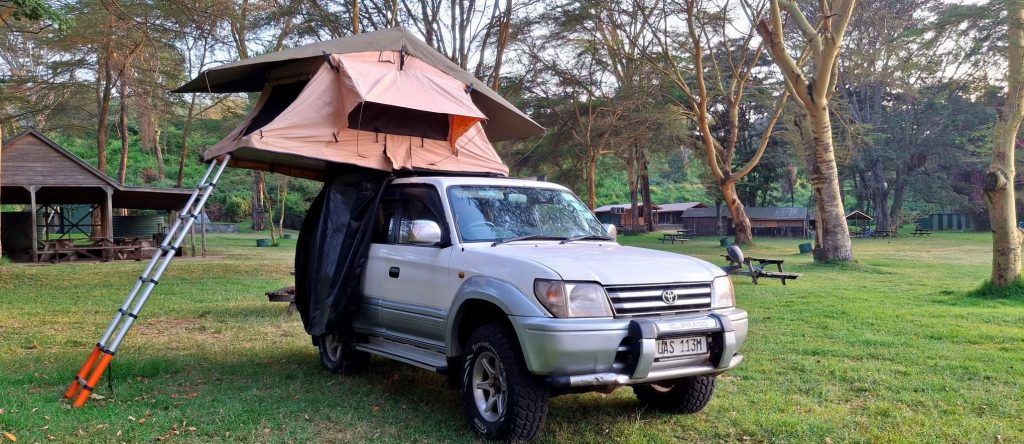 4x4-Land-Cruiser-Prado-with-rooftop-tent